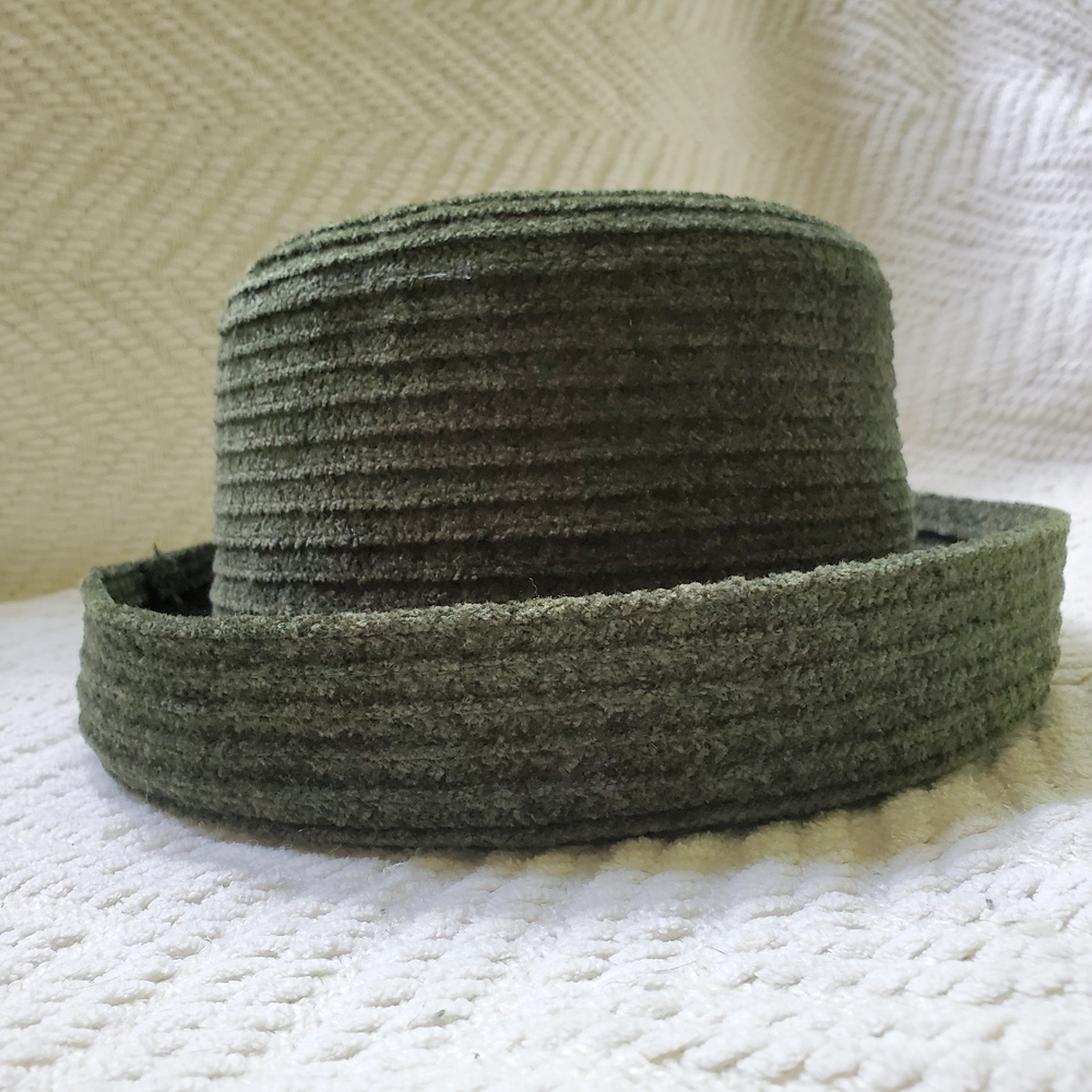 Liz Claiborne Hunter Green Textured Bucket Hat - Picture 4 of 10